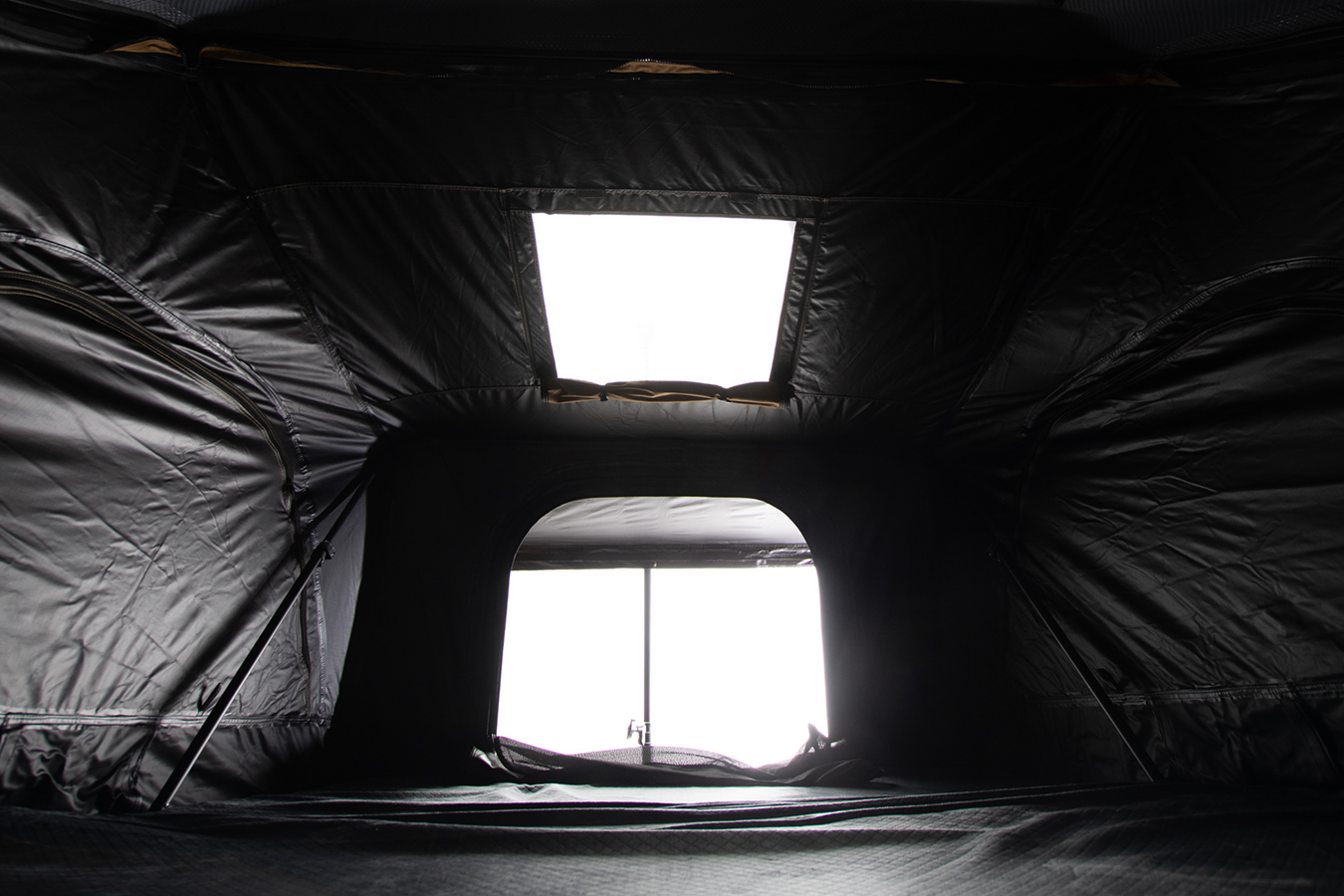 Tente-de-toit-ecrins-snug-rooftop-tent-overland-4x4-van-pick-up-tente-camping-bivouac-11