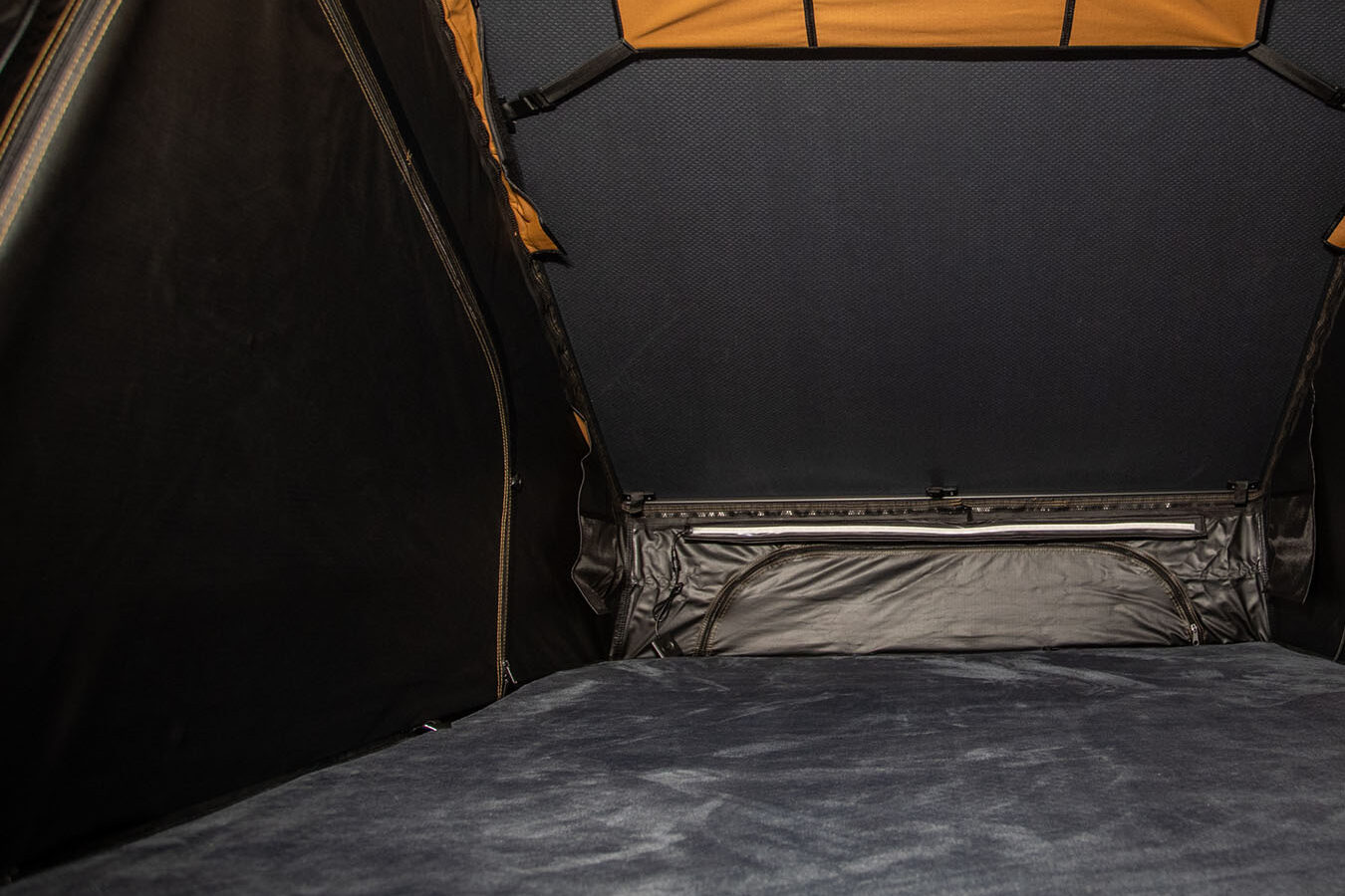 tente-de-toit-jura-snug-rooftop-tent-overland-4x4-van-pick-up-tente-camping-bivouac-9